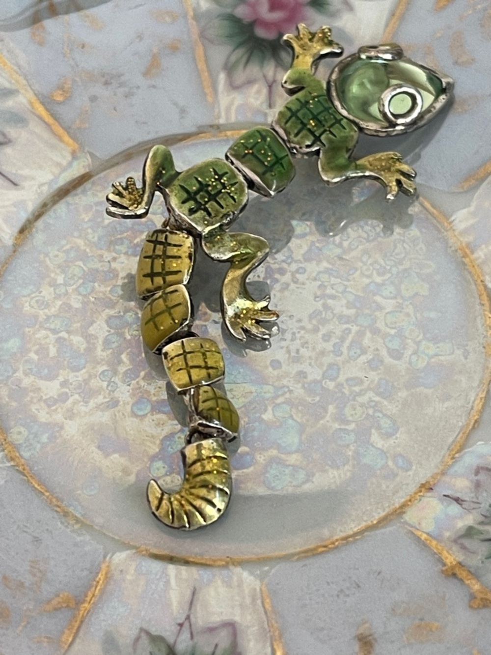 Vintage Chico’s Articulated Glitter Enamel Gecko Lizard Brooch - Picture 5 of 9